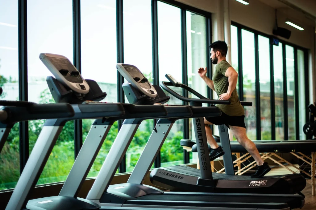 Vrei sa te antrenezi corect la sala de fitness? Iata 3 sfaturi de care trebuie sa tii cont!