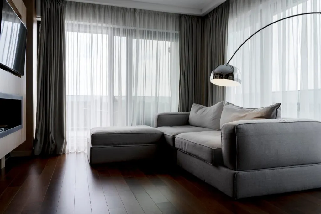 Draperii moderne: Eleganță și funcționalitate în designul interior