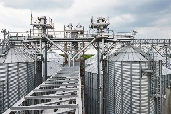 Sistemele de măcinare și amestecătoarele de cereale de la Gewa Masch și importanța acestora în industria cerealelor