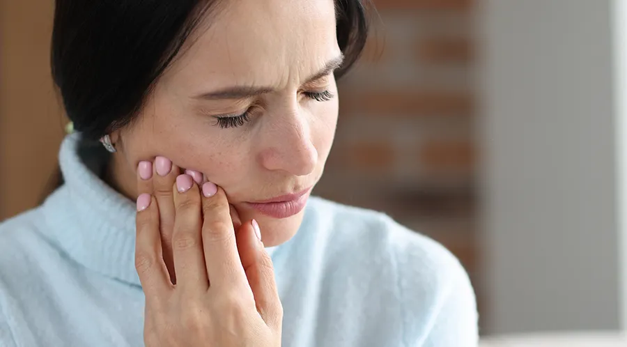 Cât de dureroasă este intervenția de implant dentar?