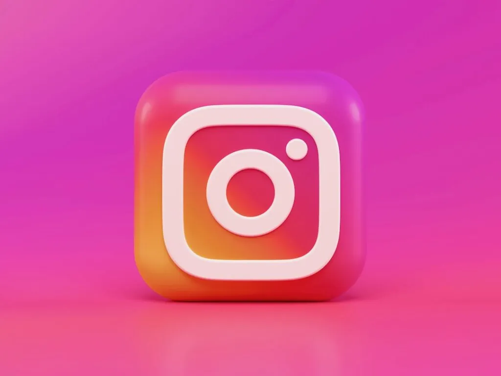 Cum să îți crești vânzările online folosind strategii de marketing eficiente Photo Digital marketing ads