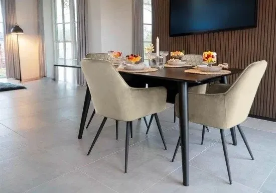 Atmosferă rafinată în living cu scaune tapițate alese inspirat Atmosferă rafinată în living cu scaune tapițate alese inspirat