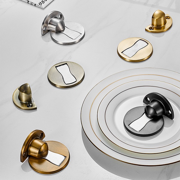 Opritor magnetic pentru usa 