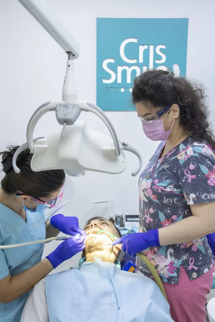 Ce este parodontologia și cum se tratează afecțiunile gingivale