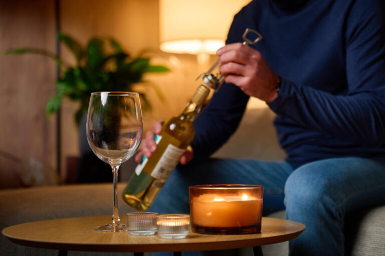 Bucureștiul Care Se Simte: Cum Au Devenit Lumânările Parfumate, Degustările de Vin și Cafenelele Premium Noua Formă de Lifestyle Urban