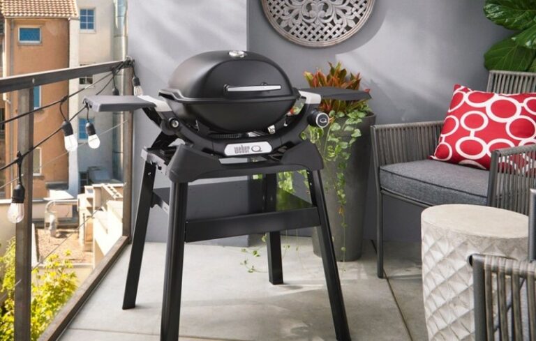 Cum se simte o seară la curte cu Weber Q 1200N pregătit în câteva minute