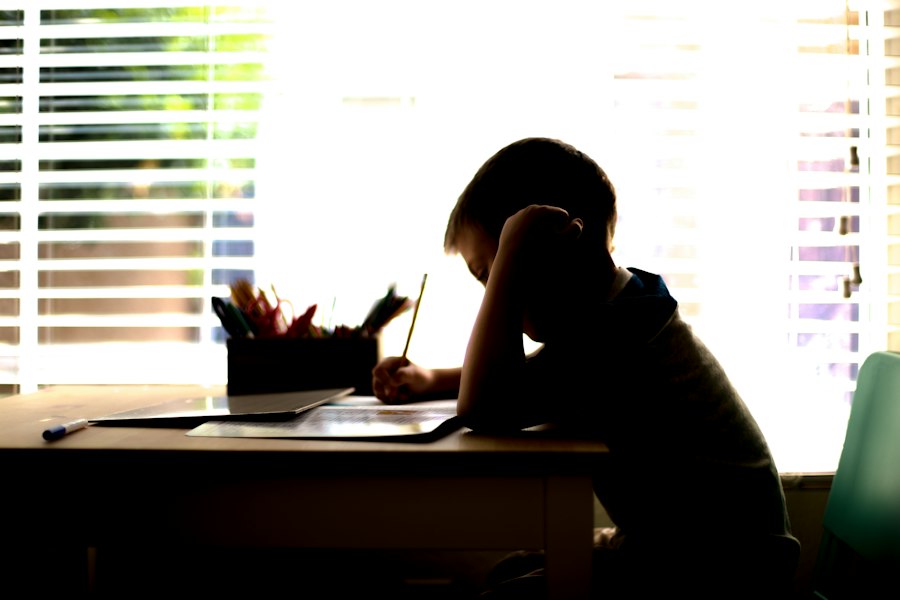 Photo child with concentration difficulties